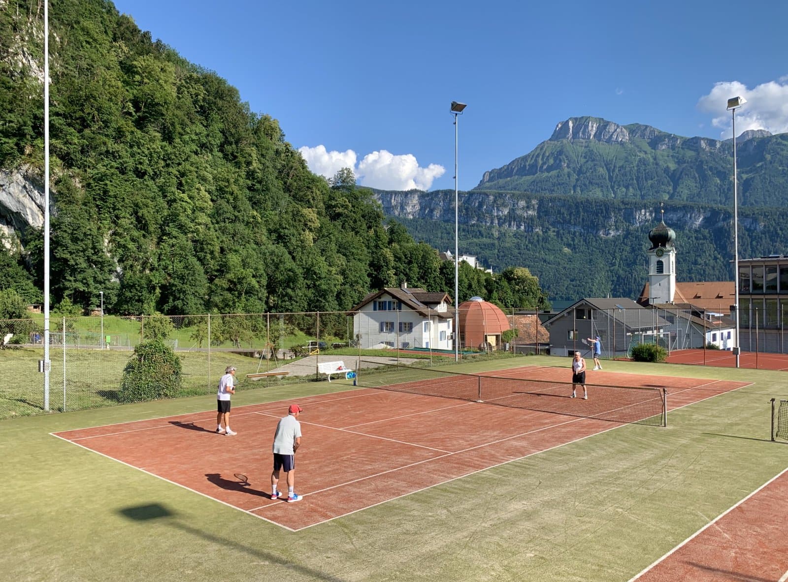 Tennisplatz Gersau mit Aussicht